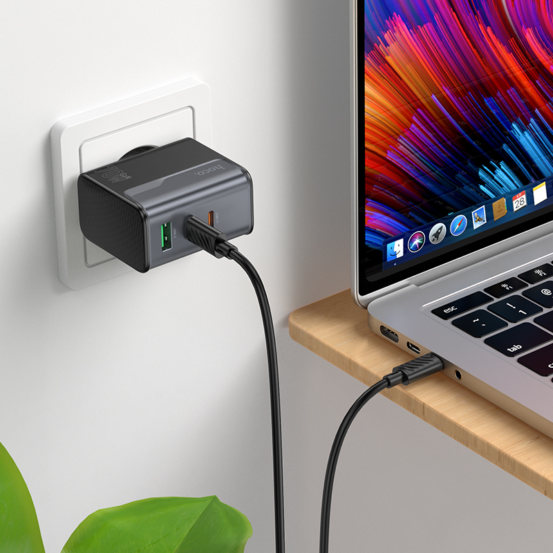 Hoco CS75A 70 Вт в розетке при зарядке ноутбука по USB-C