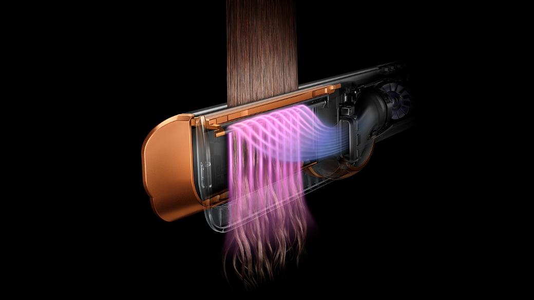 Dyson Airstrait Bright Nickel/Rich Copper — поток воздуха через прядь