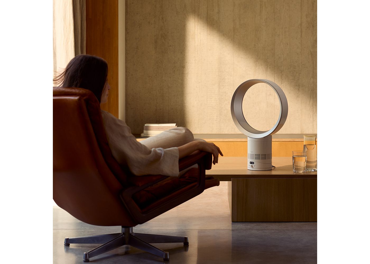 Dyson Cool CF1 AM12 направляет поток к зоне отдыха