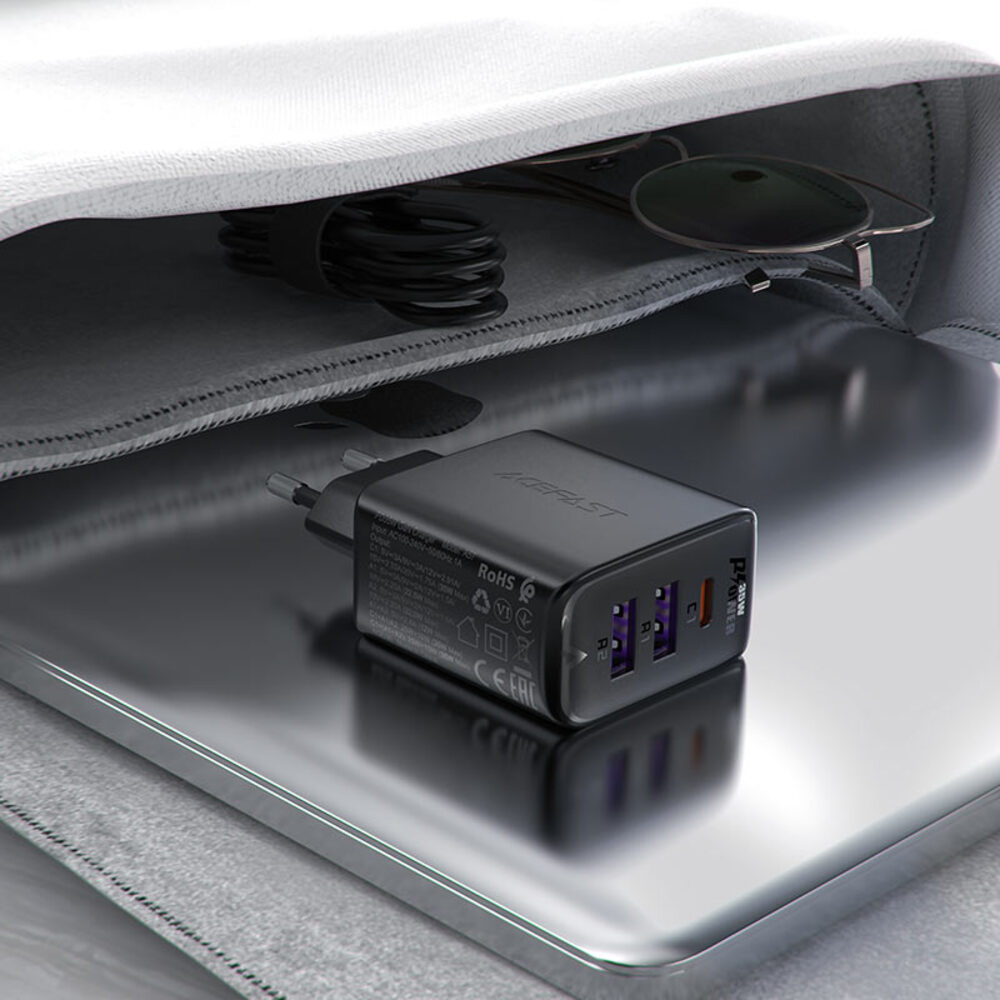 5 Зарядное устройство AceFast Charge A57 PD35W GaN 35W (1 USB-C+2 USB-A).jpg 5 Зарядное устройство AceFast Charge A57 PD35W GaN 35W (1 USB-C+2 USB-A).jpg