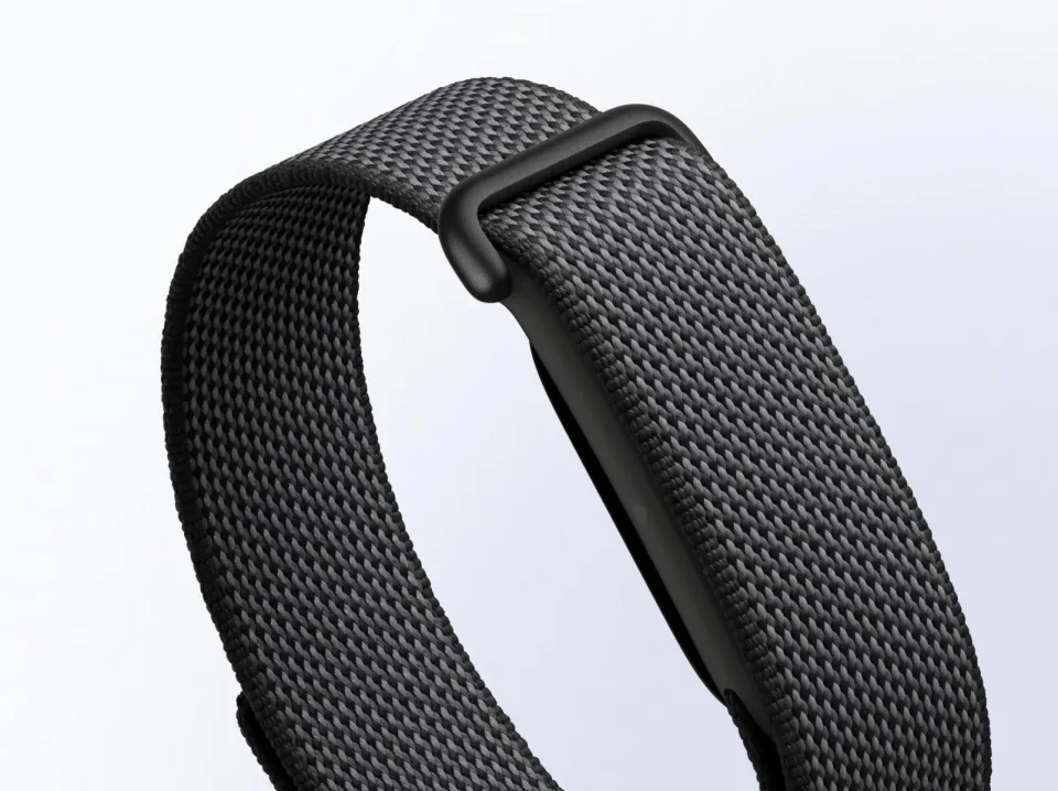 Плетение чёрного ремешка и матовая застёжка Google Fitbit Air Obsidian