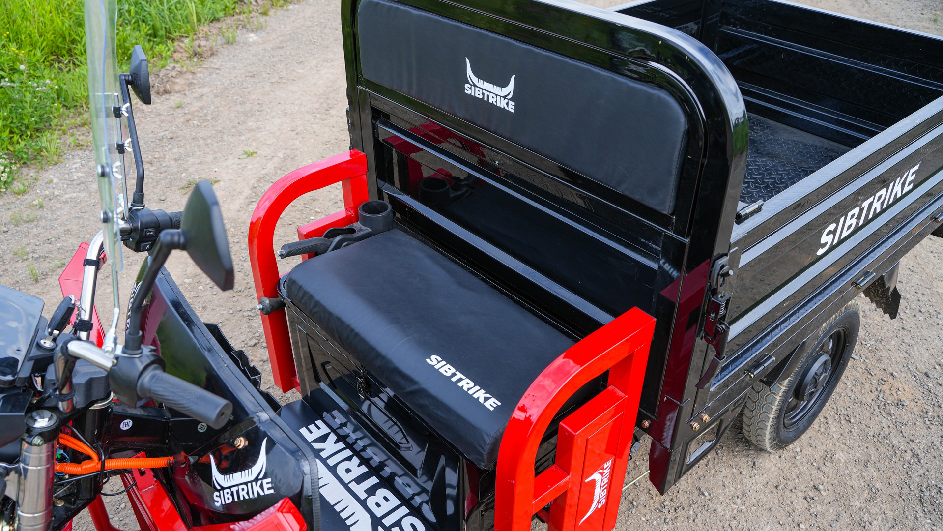 SIBTRIKE CARGO 1.6 — Посадка и площадка для ног