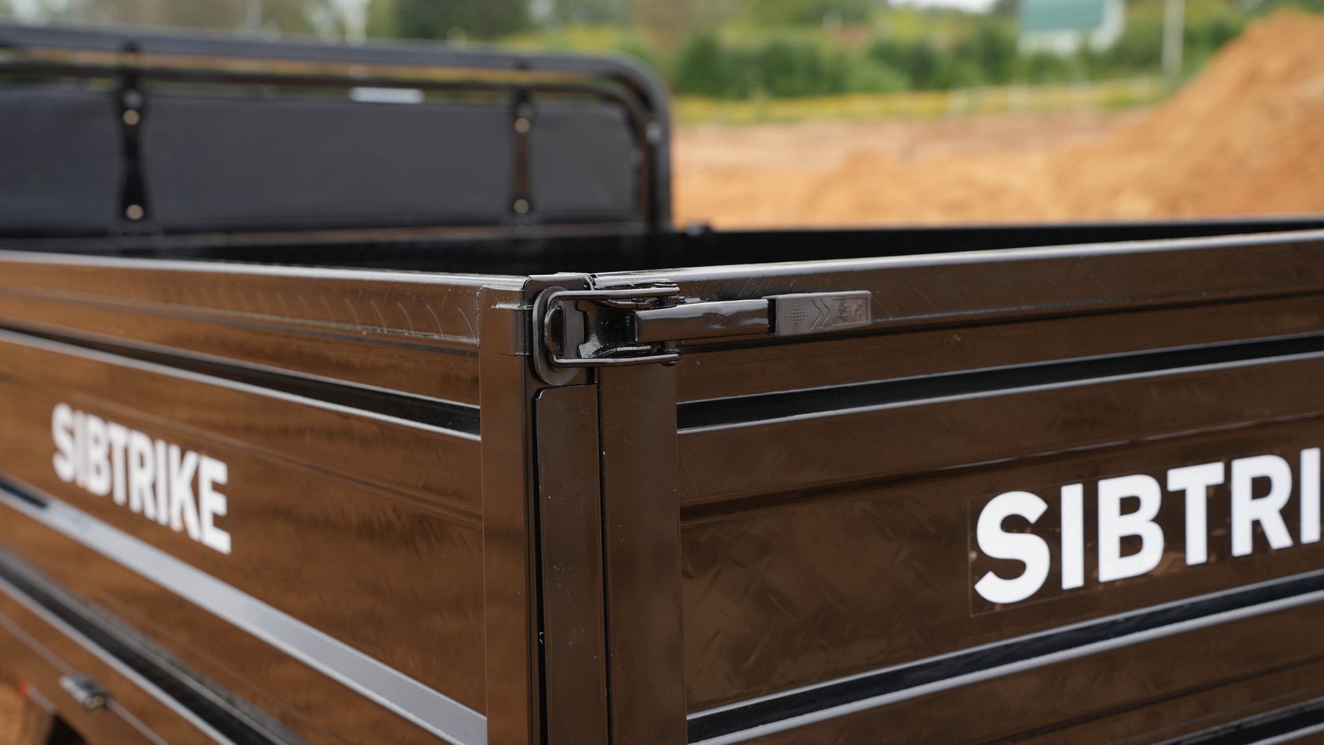 SIBTRIKE PRO CARGO 1.8 — Кузов и открывающиеся борта — дополнительный вид