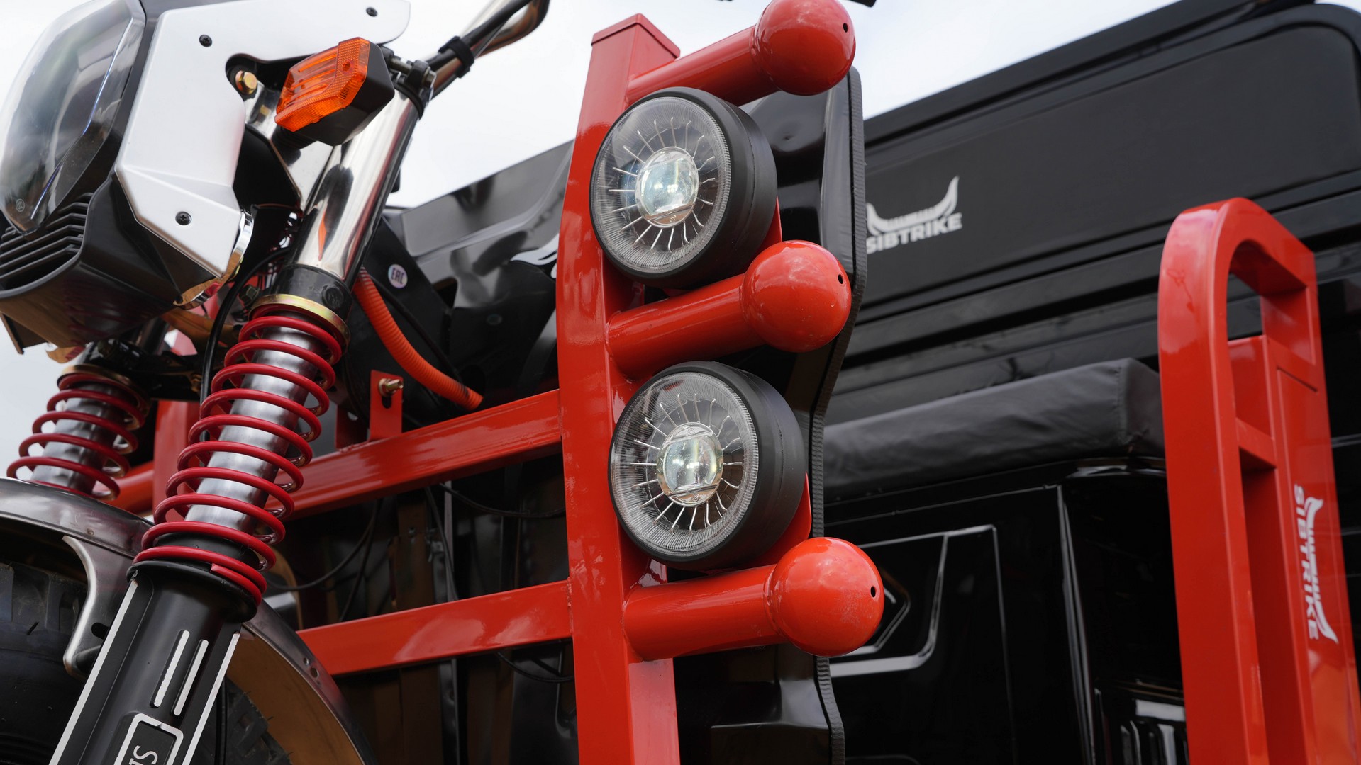 SIBTRIKE PRO CARGO 1.8 — Освещение и металлическая защита