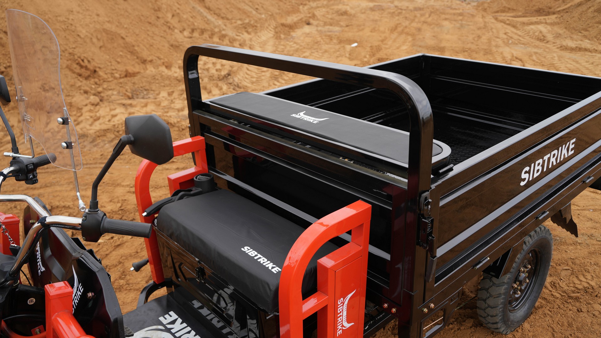 SIBTRIKE PRO CARGO 1.8 — Посадка и складываемое место — дополнительный вид