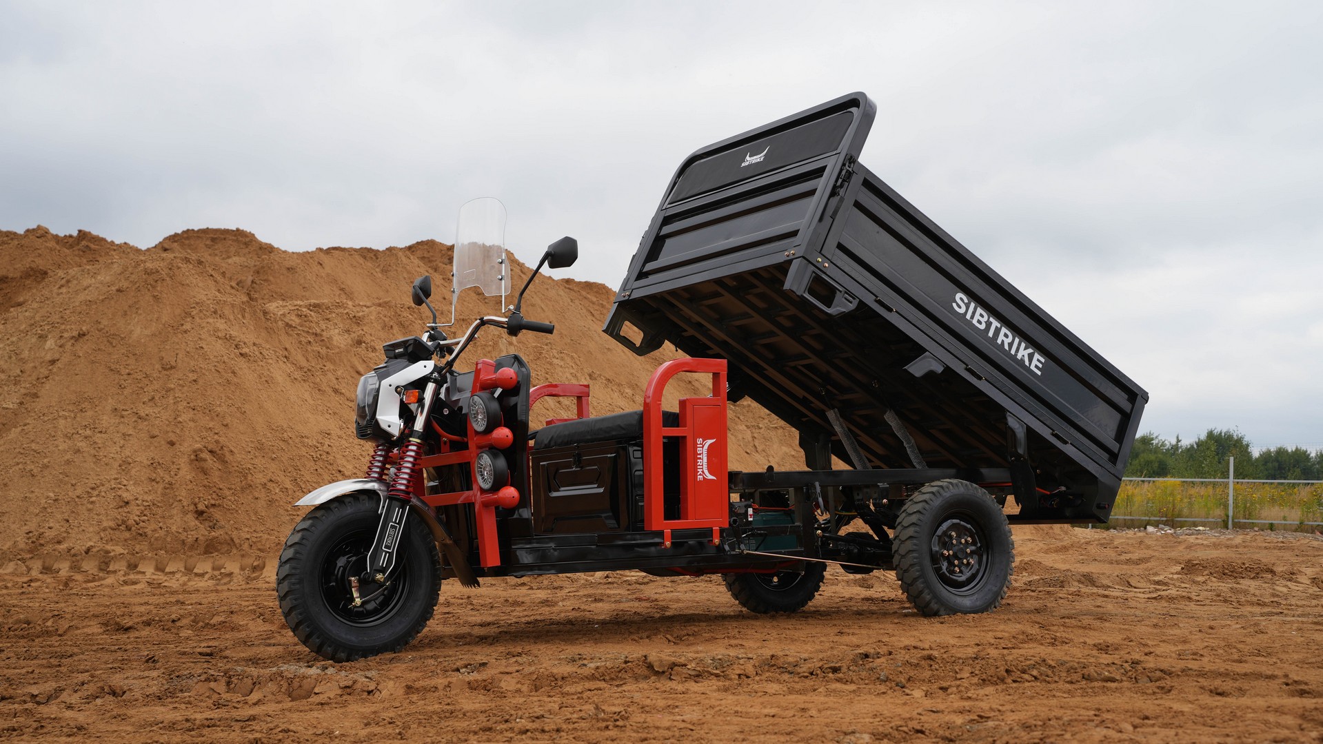 SIBTRIKE PRO CARGO 1.8 — Поднятый кузов