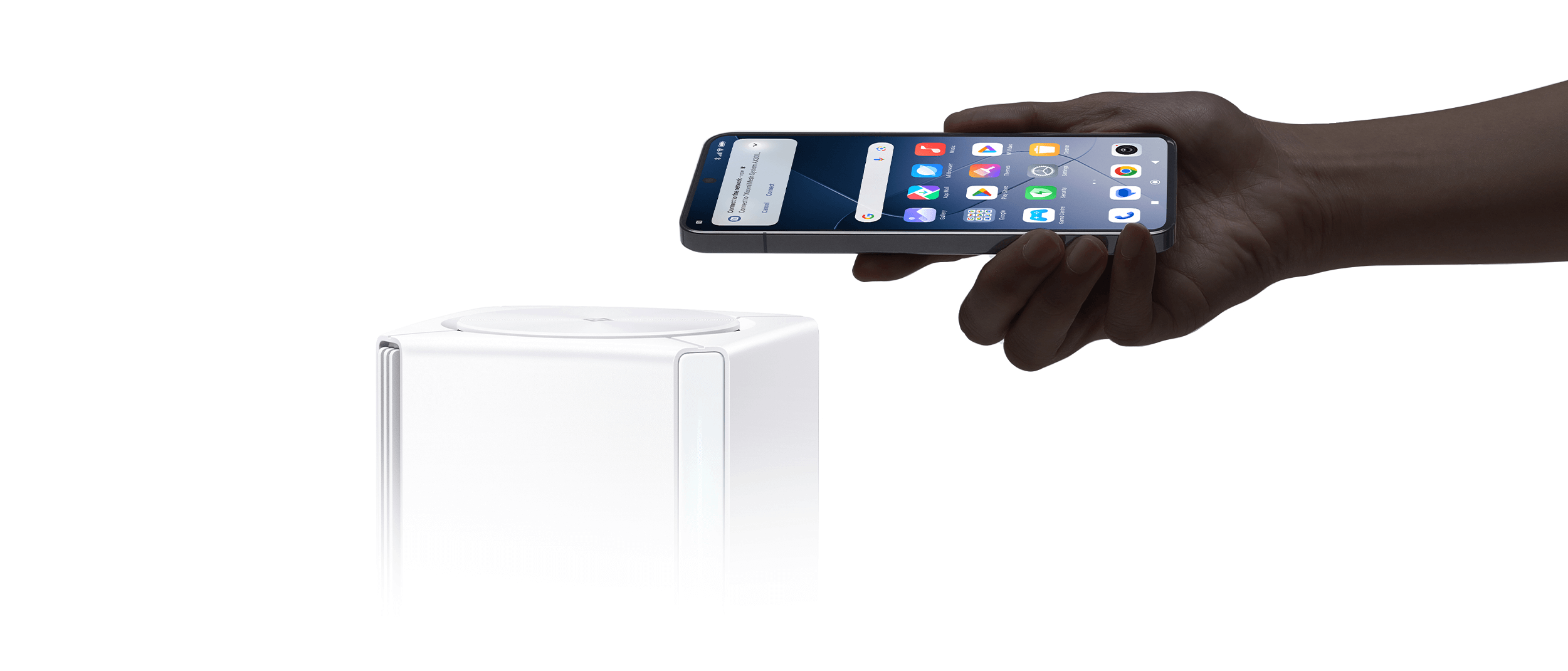 Смартфон поднесён к зоне NFC Xiaomi Mesh System AX3000 NE