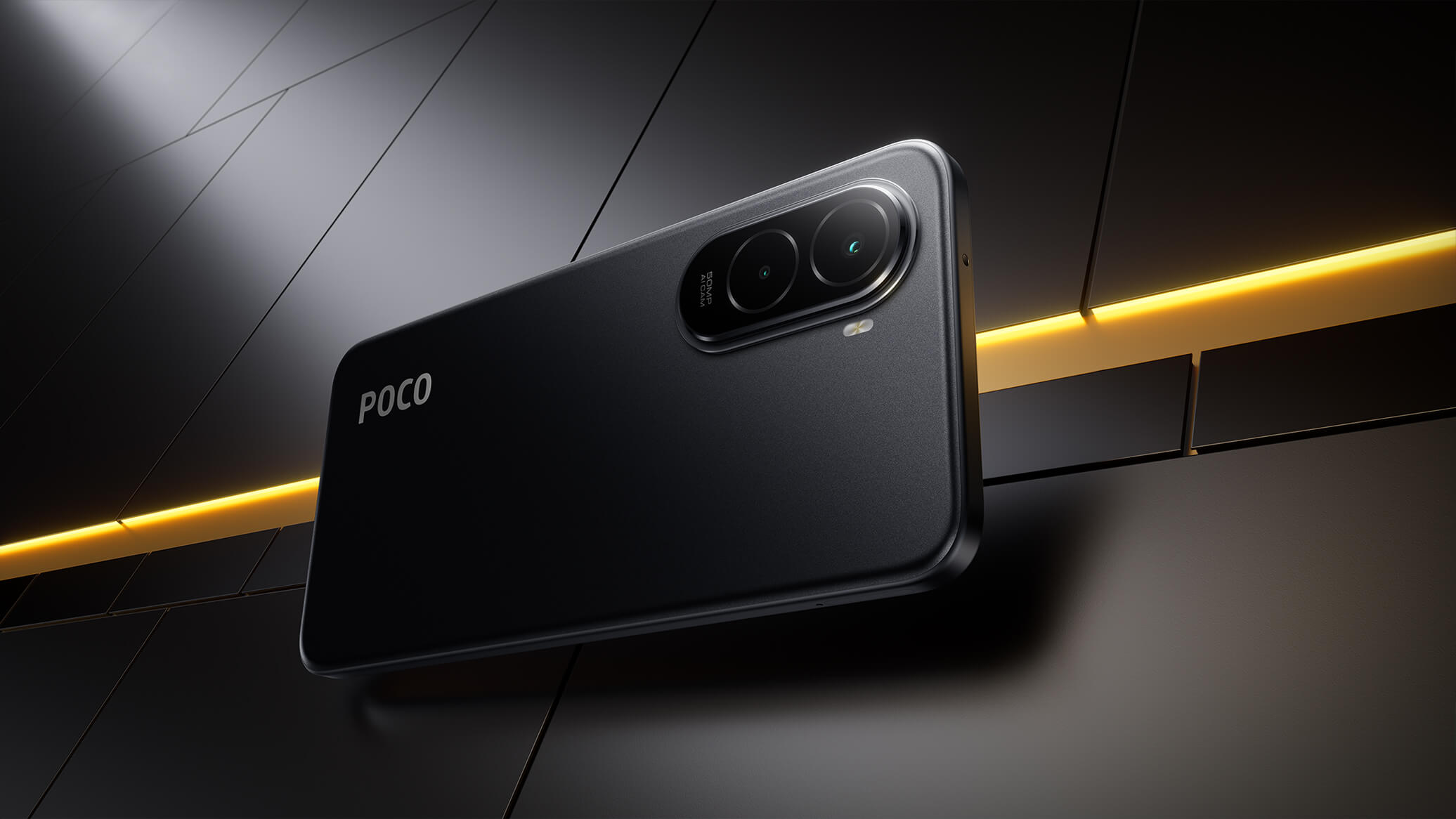 Чёрный POCO M7: закруглённые края задней панели и блок камеры