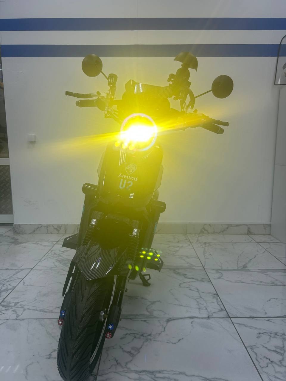 AIMIKO U2 Premium Pro, фара включена