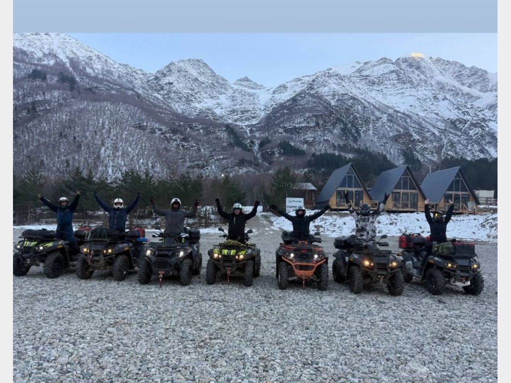 Группа ELIQ RM800 зимой в горах