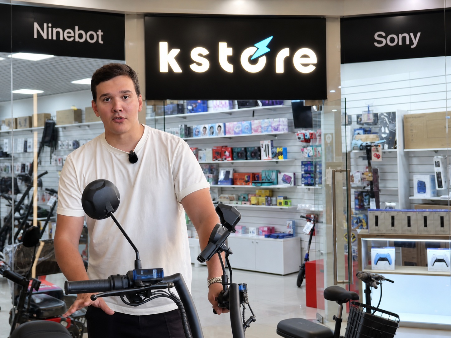Эксперт KSTORE по электротранспорту в магазине