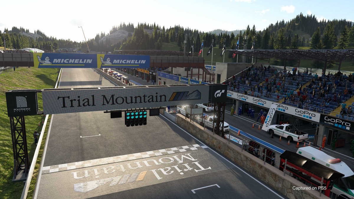 Стартовая прямая Trial Mountain в Gran Turismo 7