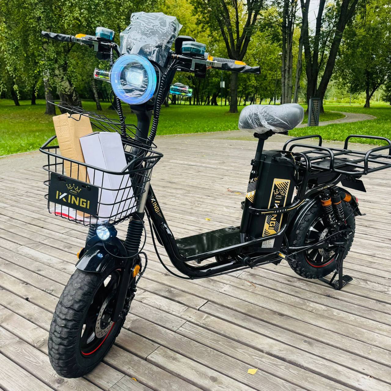 Ikingi Monster 16D MAX 30AH — фара, корзина и переднее колесо