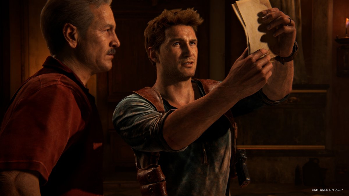 Натан Дрейк и Салли изучают документ в Uncharted