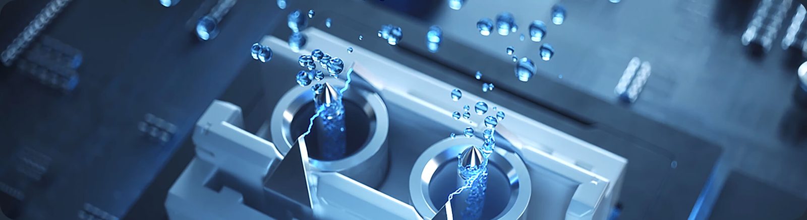 Два ионных узла с каплями воды