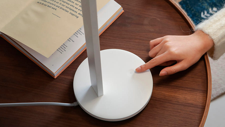 12 Лампа настольная Philips AA-level desk lamp White (9290029029).jpg