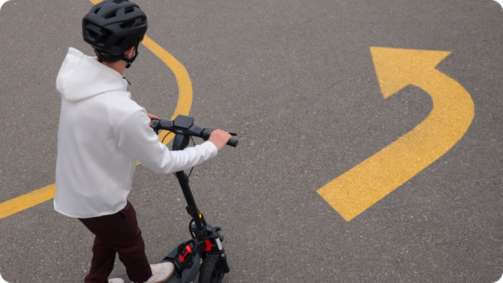 16 Электросамокат Ninebot eKickScooter ZT3 Pro.jpg