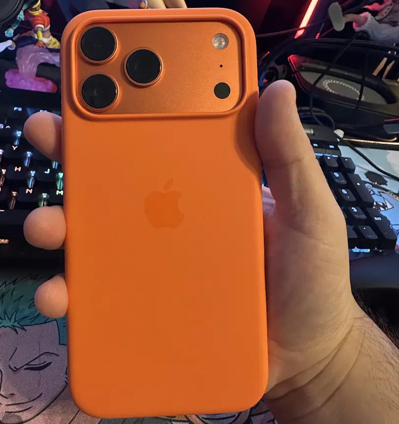 11 Чехол Silicone Case 17 Pro Max Terra Cotta MGFQ4FEA.jpg 11 Чехол Silicone Case 17 Pro Max Terra Cotta MGFQ4FEA.jpg