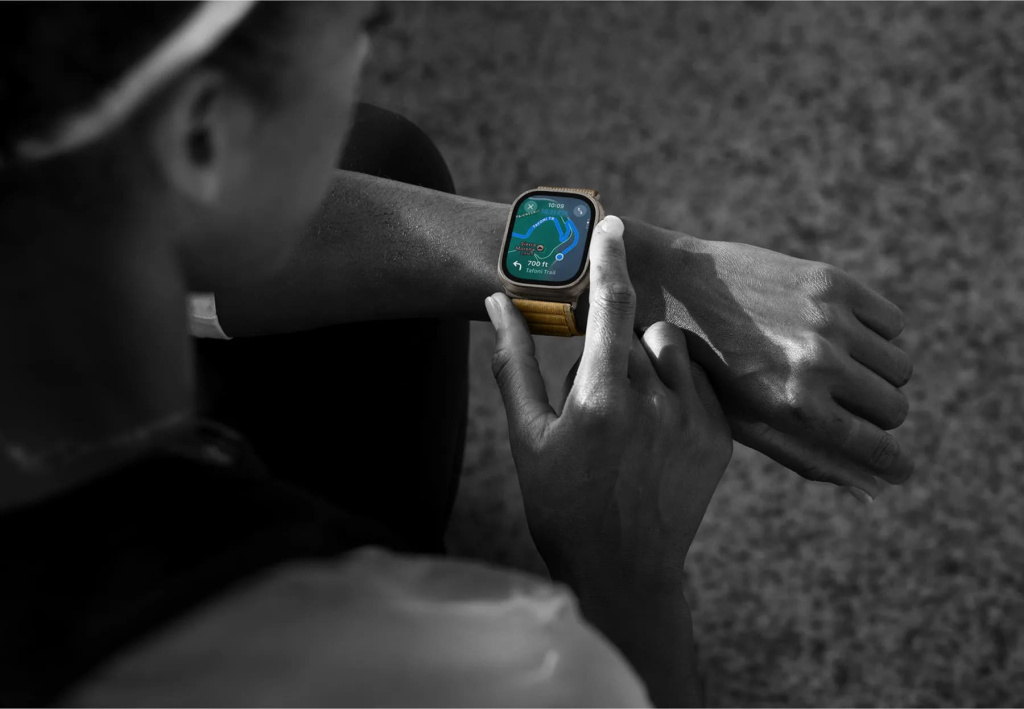 14 Apple Watch Ultra 2 (2024) 49mm Black Titanium Case.jpg