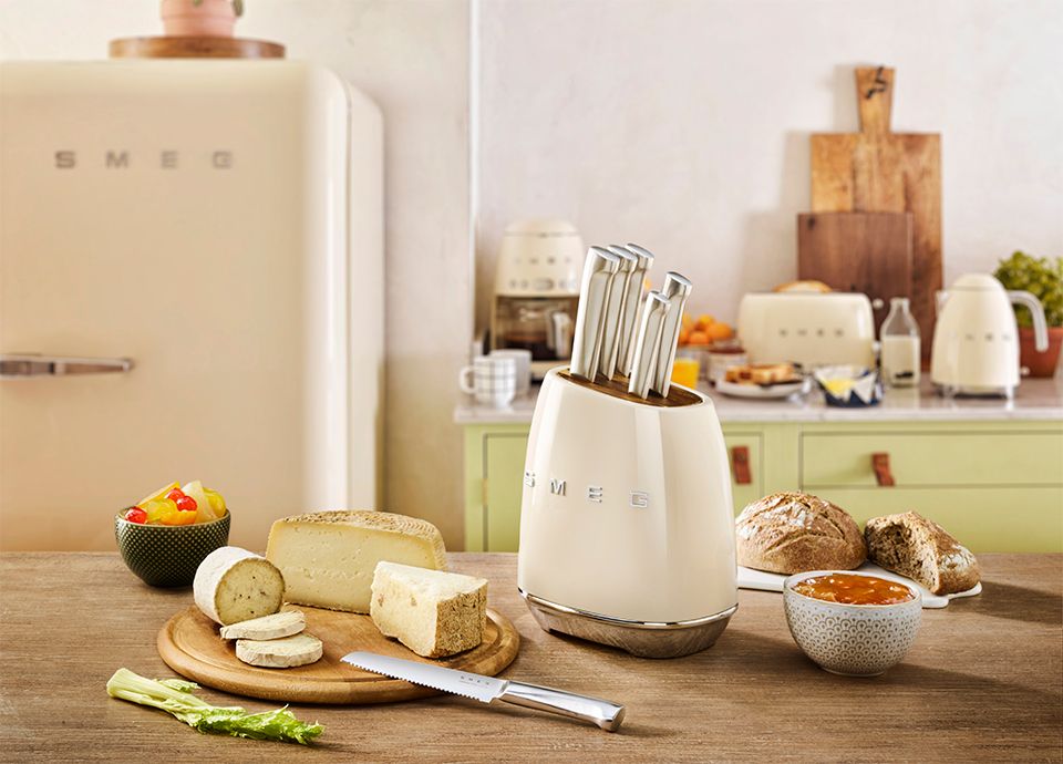 11 Набор ножей с подставкой SMEG (6 ножей в комплекте).jpg