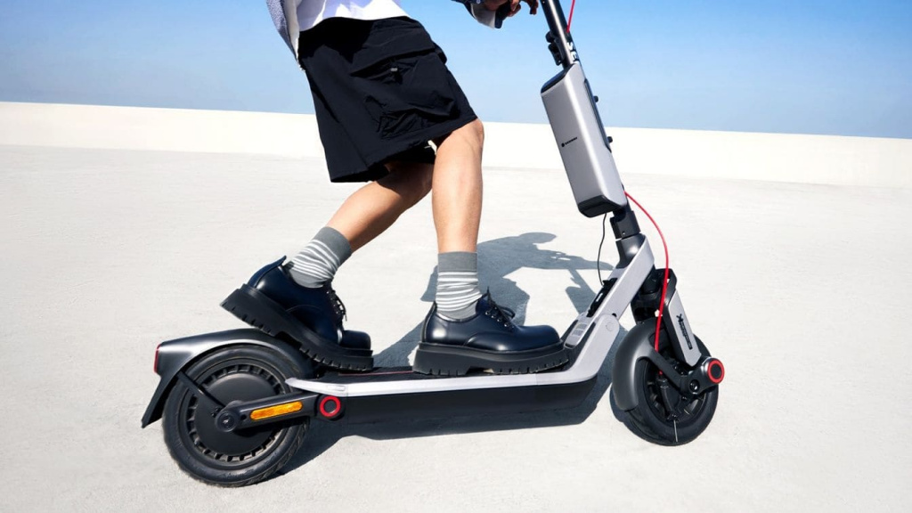 13 Электросамокат Segway Ninebot eKick Scooter E3.jpg 13 Электросамокат Segway Ninebot eKick Scooter E3.jpg