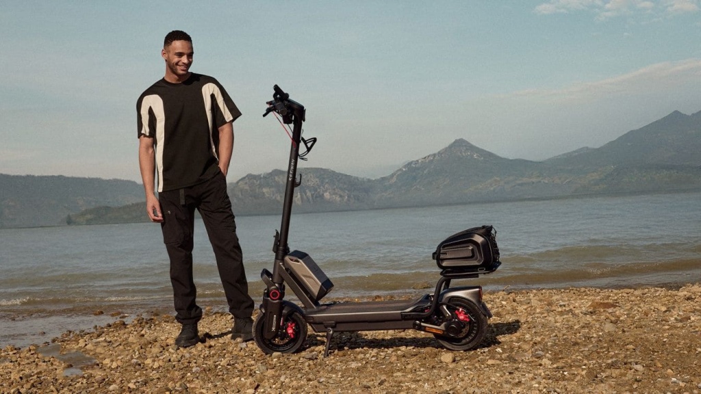 Поездка на самокате Segway с внешней батареей