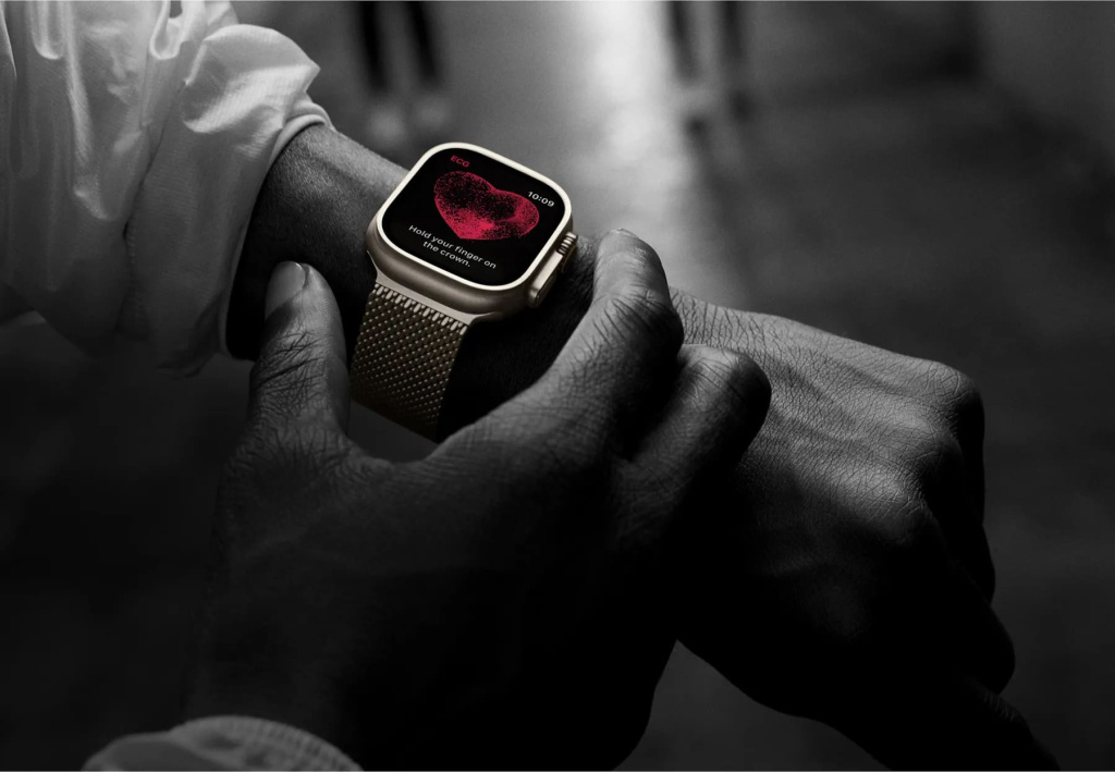 23 Apple Watch Ultra 2 (2024) 49mm Black Titanium Case.jpg