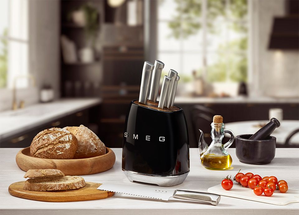 13 Набор ножей с подставкой SMEG (6 ножей в комплекте).jpg