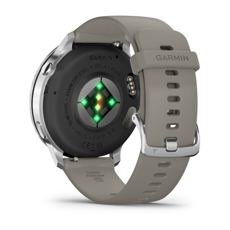 Garmin Venu 4 45 мм, серебристо-серый силиконовый ремешок: датчики пульса и зарядные контакты сзади