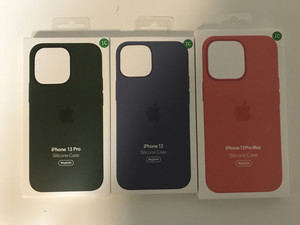 Чехол силиконовый Apple MagSafe для iPhone 13