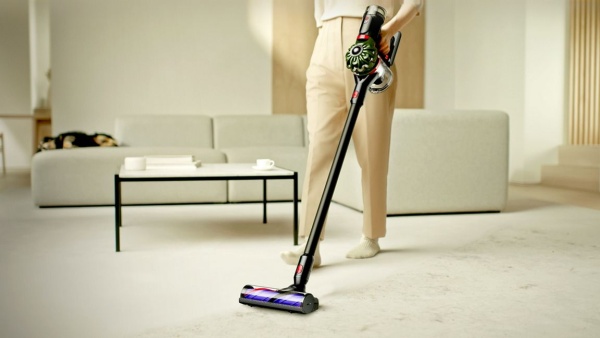 Вертикальный беспроводной пылесос Dyson V8 Cyclone Black