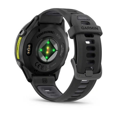 Garmin Forerunner 970 47 мм: чёрный корпус и титановый безель Carbon Grey DLC, задняя панель, оптический датчик и зарядные контакты