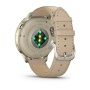 Garmin Venu 4 41 мм, золотистый корпус и светло-песочный кожаный ремешок: датчики пульса и зарядные контакты сзади