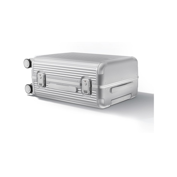 Чемодан Xiaomi Aluminum Frame Luggage 20" Silver — на белом фоне