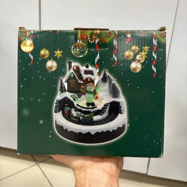 Фигура новогодняя Снеговик и железная дорога